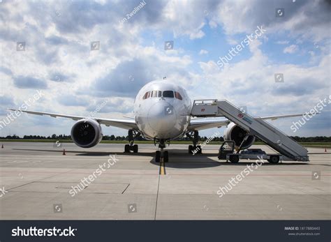 1,104 Dreamliner Cockpit Images, Stock Photos & Vectors | Shutterstock