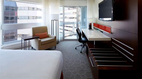 Hotel in Downtown Montreal, Quebec | Delta Hotels Montreal