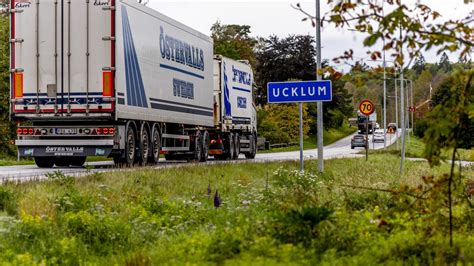 Fem Veckor Efter Raset P E An Tung Trafik Leds Genom Ucklum P