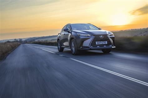 Save fuel with these Lexus hybrid driving tips - Lexus UK Magazine