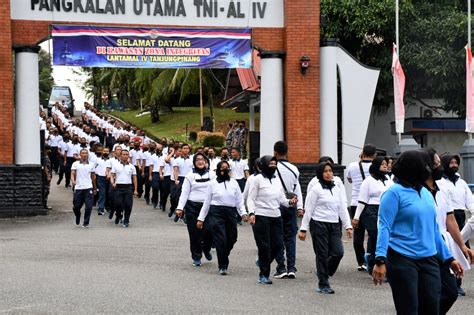 Jaga Kebugaran Tubuh Lantamal IV Gelar Olahraga Bersama Sambut Hari