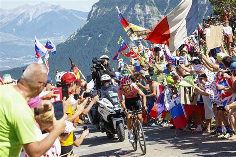 Mens Cycling Carapaz Conquers Col Du Noyer To Win Stage Of Tour De