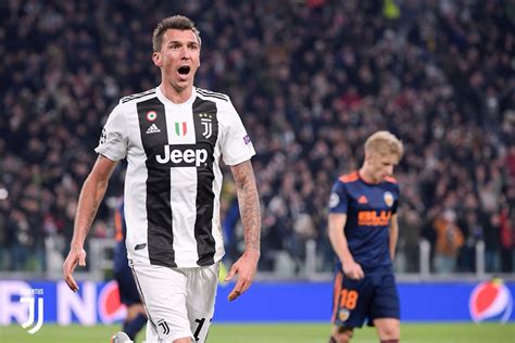 Juventus Consigue Su Pase A Octavos De Final Ante El Valencia