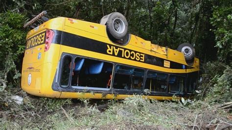 Acidente ônibus de romeiros deixa feridos na BR 459 na divisa de