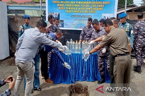 Lanal Kendari Musnahkan Liter Minuman Keras Dari Kapal Km Sinabung