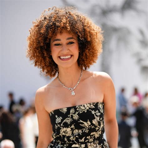 Halo Curly Haircut Trend 2024 How To Get The Look