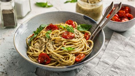 Pesto Aus Zucchini Und Walnuss Mit Mais Spaghetti Lfrei