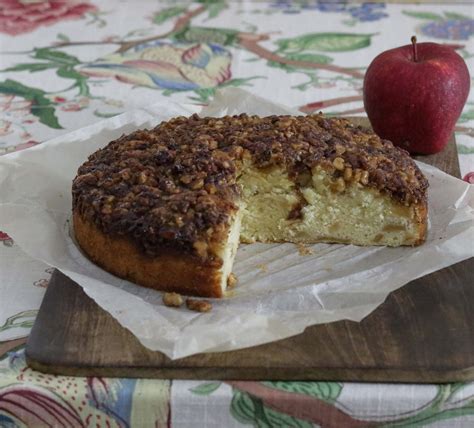 Apple Crumble Cake - Easy Apple Crumble Cake Recipe