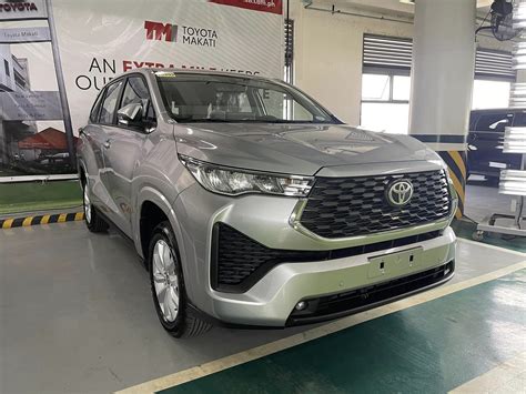 Toyota Innova Cross S P B N L Th Ng S Cho Th Y I M Kh C Bi T Gi A