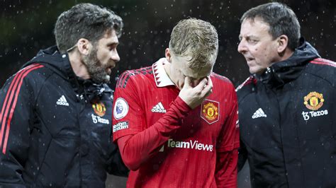 Donny Van De Beek Manchester United Midfielder Ruled Out Of Action For