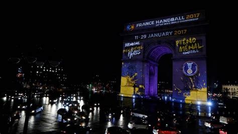 Hand L Arc De Triomphe Illumin Pour L Ouverture Du Mondial