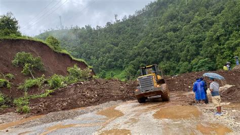 अविरल वर्षाले यी पाँच राजमार्ग पूर्ण रूपमा अवरूद्ध ४१ आंशिक सुचारू