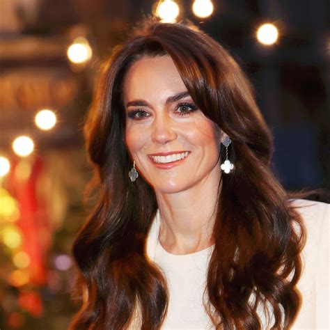 Kate Middleton Gets In The Holiday Spirit With A White Monochromatic