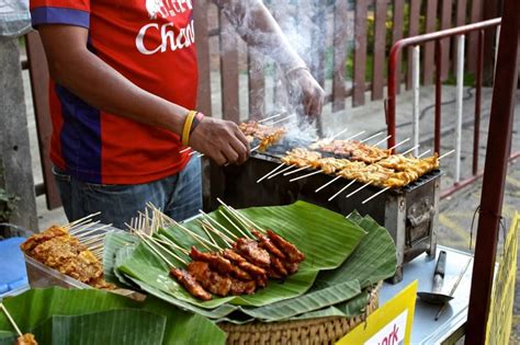 7 Tips to Eat Street Food Safely in Thailand