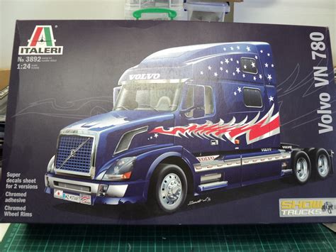 Models Kits Italeri 3892 1 24 Scale Show Trucks Model Kit Volvo VN