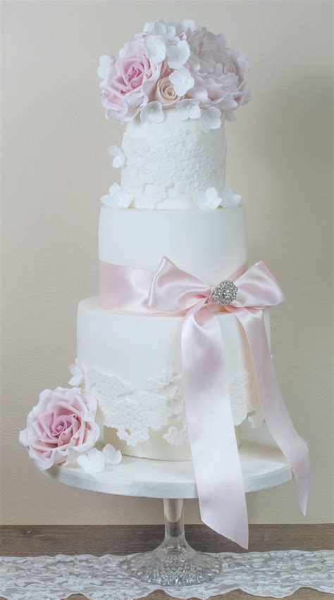 Pin By Brittany Flagg On My Wedding Wedding Cake Roses Wedding Cake