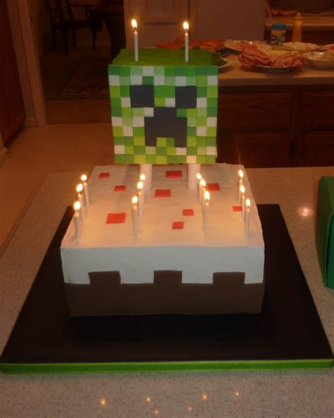 Minecraft Creeper Cake - CakeCentral.com