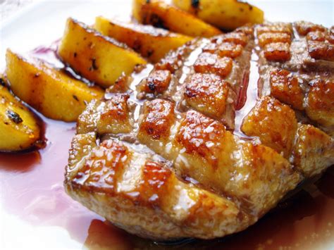 Magret De Pato Con Gel E De Vino Y Manzanas Caramelizadas