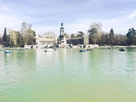 El-Retiro-park-lake-madrid-with-paddle-boats - Cup of Pearls