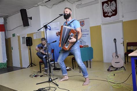 Witek Muzyk Ulicy Za Kratami Piosenki Bliskie Yciu W Zk Siedlce