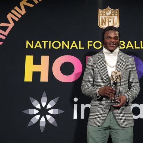 Lamar Jackson Baltimore Ravens élu Mvp De La Saison Régulière De Nfl