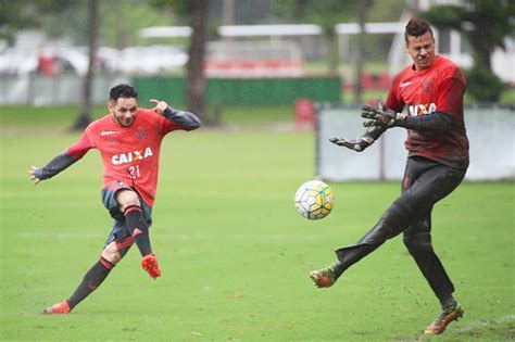 Flamengo treina debaixo de temporal e Zé Ricardo esconde o time FlaResenha