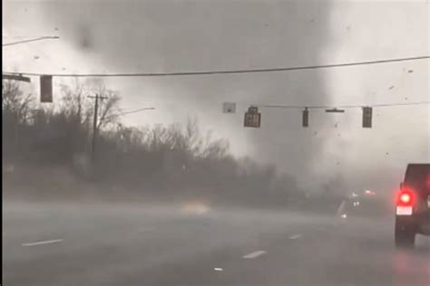 Al Menos Seis Muertos Y Cuantiosos Da Os Por Tornados En Tennessee