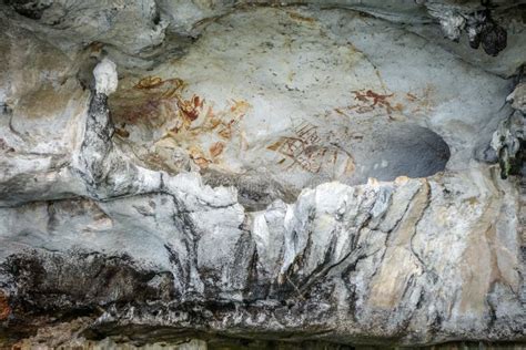 Peintures Pr Historiques Dans Une Caverne Baie De Phang Nga Tha Lande