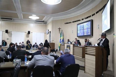 Wladimir recebe autorização para vender quatro imóveis da Prefeitura