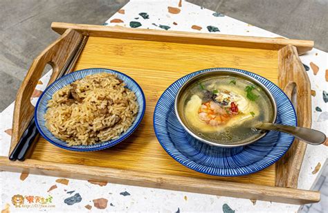 高雄小吃推薦║米院子油飯║在院子裡吃油飯，低調藏在巷弄之中，低消只要70元，網評高達49分 饗食客棧