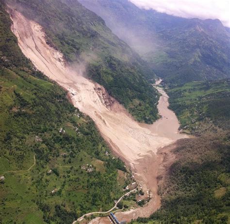 Monsunregen Erdrutsch Verschluckt Dorf Berschwemmung Droht Welt