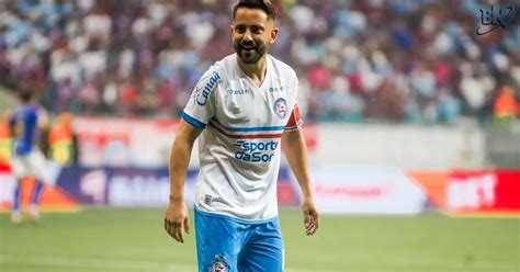 EVERTON RIBEIRO CELEBRA ESTREIA PERFEITA A CAMISA DO BAHIA