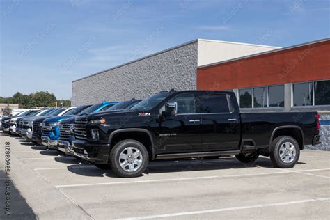 Chevrolet Silverado 2500HD display. Chevy offers the 2500HD in Work ...