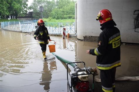 Burze i ulewy w Małopolsce Sytuacja jest poważna zniszczenia i