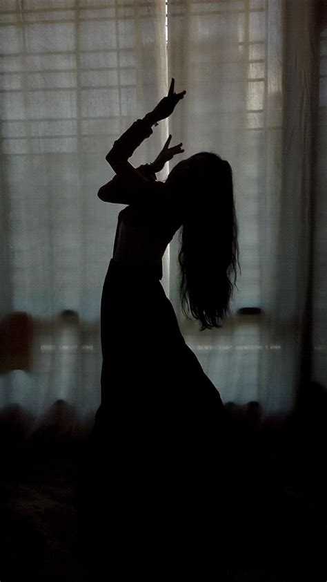 Shadow Dance - Expressive and Graceful Movement