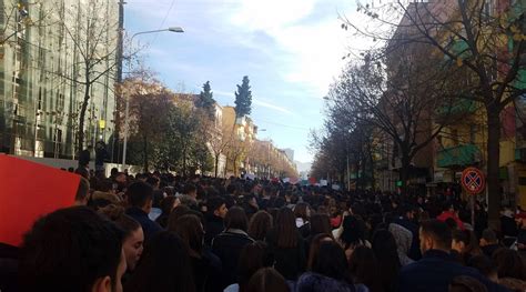 Foto Far Nuk U Pa Nga Protesta E Student Ve Nga Pankartat Tek