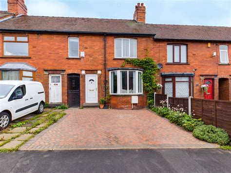 2 Bed Terraced House For Sale In Oakwood Avenue Wakefield Wf2 Zoopla