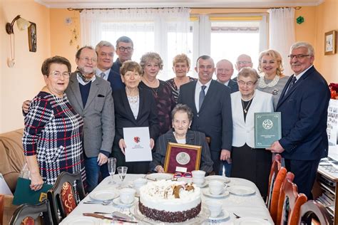 Zofia Mikulska Wi Towa A W Ninie Setne Urodziny Dosta A Medal