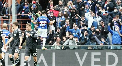 Sampdoria Quagliarella Segna Tifoso In Tribuna Colto Da Infarto