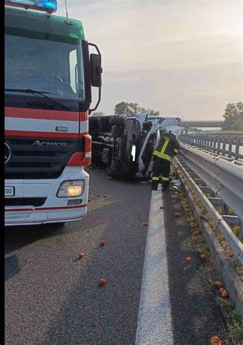 Incidente Sulla A Nei Pressi Di Gioia Tauro Tre Feriti Ildispaccio