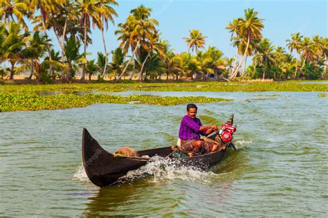 Premium Photo | Boat in alappuzha backwaters kerala