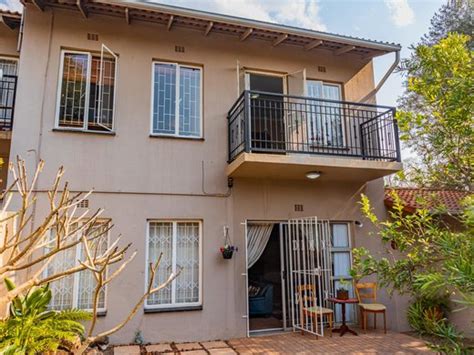 3 Bedroom Townhouse For Sale In Bryanston Sandton South Africa