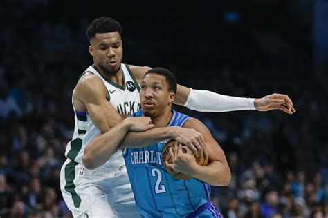 Giannis Antetokounmpo Scores 24 Points Bucks Beat Hornets 111 99 To Sweep Season Series Tri