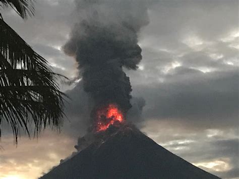 Latest from Philippine Trails...: Mount Mayon Volcano Eruption...