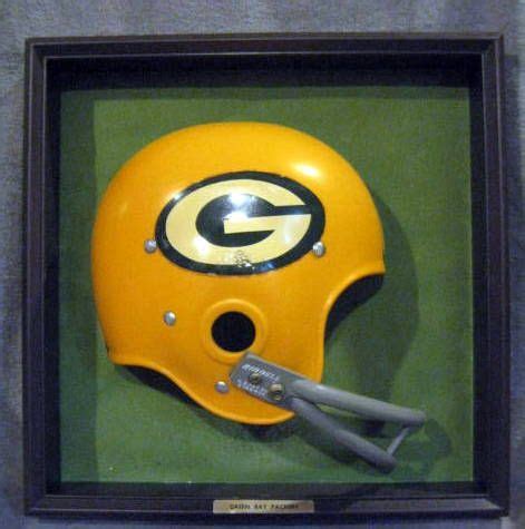 Lot Detail - VINTAGE GREEN BAY PACKERS HELMET PLAQUE