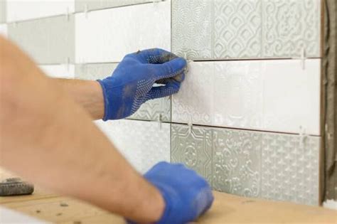 Aprende paso a paso cómo aplicar lechada en azulejos y baldosas