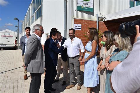 Miguel Ngel Gallardo Inaugura El Sal N Ovino De Castuera Rea De