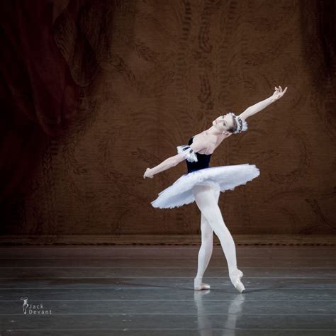 Ekaterina Kondaurova in Paquita Grand Pas variation