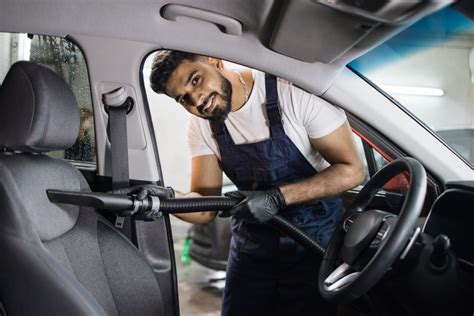 Wie Pflegen Sie Den Innenraum Ihres Autos Und Wie Erhalten Sie Ihren