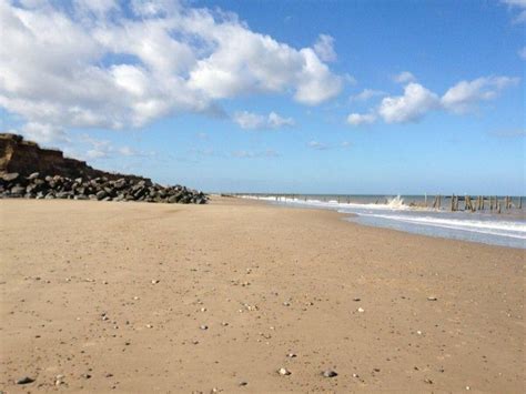 Dog walk at Happisburgh Beach · Norfolk · Walkiees